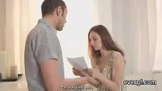 Jouer Les pauvres du sol bf prennent en compte le mauvais copain pour aléser son ex-fille pour des signes de dollar