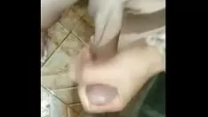 Redare Băiatul din accentul goi a lovit o pasă fierbinte