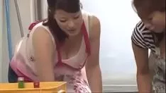 Redare Mamă japoneză și fii tineri