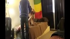 播放 已婚妇女被英国广播公司风暴登记