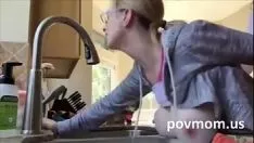 再生 最近、povmom.usでお母さんのハメ撮り覗き見トムがひどく犯されたポルノ