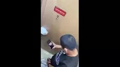 Afspelen Verzamelen van slipslagen en schietijzers in het openbaar toilettes