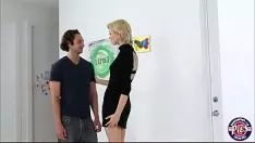 播放 热纹章振动芦苇获得她的小猫地狱与热每次妳站