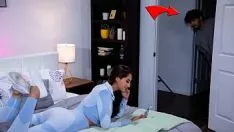 চালান রিলিজটাবু ডটনেট-এ আমার ত্রিবেদের সৎ-বোনের মেয়ে টোলা টুইনএন্ড - মোমের চলন্ত-ছবি শোতে গোপন কাজ