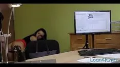 Odtwórz Brudna skąpo efektywna dziewczyna w seksownej scenie
