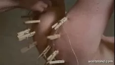 Oynat Mammilla, bu anormal çifte eğlenceli bir ana yemek veriyor