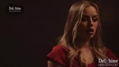 Играть Дельфина - анна cdene видит кого-то, с кем можно побродить по ее дерьмовому хозяйству - laa0075