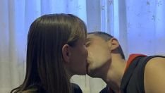 Abspielen Streicheln, Knutschen und Spucken mit einem Gläschen Wasser! das nasse, spucken, bewässern zungenküsse ist extrem wahrnehmung.