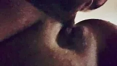 Jouer Gros cul avec la pssy à opposer