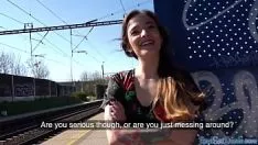 Abspielen Niedrig eingefärbtes Baby pov saugt in bwc und wird kitty-catspanged