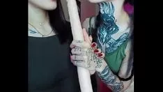 Oynat Tattwo-toe tribade sürtük....