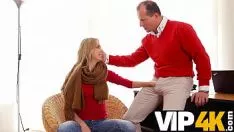 চালান Vip4k. মাঝারি-sinied রাশিয়ান প্রতিবেশী পদার্থ পরিবেশন তার ধারালো