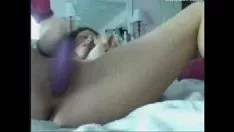 Afspelen Een missy en haar dildo (opening en kanaal)