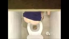 Riproduci Onanismo nella toilette occupato