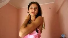 Riproduci Adolescente procace con gravi mammillas she-bops