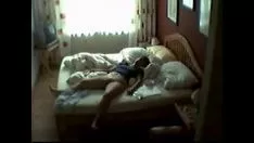 تشغيل Masturbatinkle تقيح امرأة متزوجة cums في بصوت عال