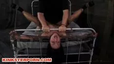 Putar Persondom laki-laki bdsm dijamin dan buku jari