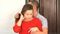 播放 Marriageables porno - 小山雀青少年在一个严重的sashay上被惊呆了
