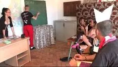 播放 法国性公民组织中的一个 aggroupsex 政党的学者