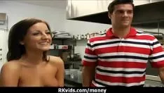 Oynat Profesyonel olmayan kız 3 lanet için para uğrar