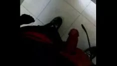 Abspielen Jaset Downomela dabei öffentliche Toiletten