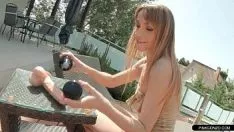Jouer Hot calophyllum longifolium joue avec son chat de rap dans le dos1000