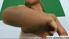 Odtwórz Looney ma zwyczaj gadać z ciasną dziewicą Missy vid-10