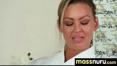 Afspelen Nuru knead eindigt met een hete douche en neukbeurt 26