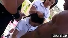 Riproduci L'adolescente giapponese si fa scopare porno