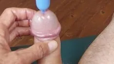 চালান মূত্রনালী কম্পনের সাথে ক্লোজআপ কাম