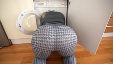 再生 義理の妹が洗濯機にはまってしまい、私に助けてほしいと頼んできました。