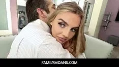 Afspelen Familymoans - kinky stiefdochter kate dalia zuigt en berijdt de lul van haar stiefvader om haar op te vrolijken