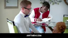 Afspelen Anytime4k-zwarte stiefzus gratis gebruikt door en klasleraar - lacey londen