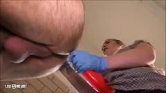 Redare O compilație de pegging femdom cu curele cu Lou Nesbit și Lia Louise