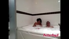 Reproducir Diversión a la hora del baño con una sexy amiga brasileña amateur