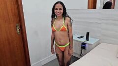 أول فيلم إباحي للمراهقة البرازيلية النحيفة Dessinha Carioca مع Jr Doidera