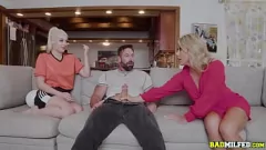 Abspielen Stieffamilie Dreier: Gia ohmy, Madison Brite und Gi Joey werden im Wohnzimmer schlüpfrig