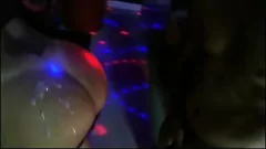 Abspielen Backstage mit Brünette Bombshell Ines Ventura: große Titten, Arschanbetung und mehr!