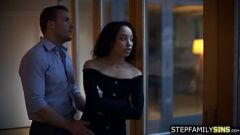 Reproduzir Escândalo de trapaça inter -racial: o gata de ébano se vinge com o marido de StopSisis