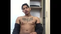 Afspelen Latino Webcam -stud met grote zwarte pik klaar om je kont te neuken