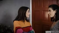 Reproduzir Traindo o trio do marido com MILF tatuado e Petite Stepsisis