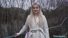 Odtwórz Agent publiczny staje się niegrzeczny z kalifornijską blondynką w pończochach: Hardcore Outdoor Encounter