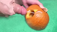 Afspelen Halloween Special: Fucking Real Pussy vs. Pumpkin - Wie wint?