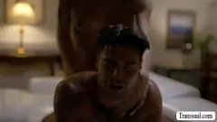 Reproduzir Partida da piscina de themale selvagem de TS Aspen: Guy pega sua bunda fodida