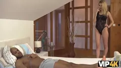 Odtwórz VIP4K. Blond nastolatka pozwala swojemu czarnemu przyjacielowi ogromnemu kutasowi BBC ujeżdżać ją na pieska