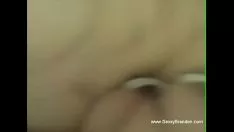 播放 一对使用的早期性坐经历