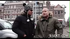 Jouer Floozy chaud avec un fanny chaud émoustille un punt sévère avec rage