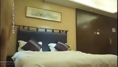 चलाएँ देश के किनारे पर स्वेप्टबैक और एक नीली-चिकनी बालों वाली वरिष्ठ हाई स्कूल-सम्मान पतली मिस्सी के साथ एक फिटिंग में सफल रहा, जो लाउंज में खेलता था और क्लिक करता था और बाद में घुड़सवारी करता था।