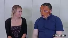 Redare Missy cu coarne este interpretată în trapa orificiului pentru manipulare abandonată
