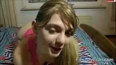 Reproduzir Expressou o alto ego alemão do bebê cerrados punhos idiotas para fora. suportar em: sexrelease.ondraw